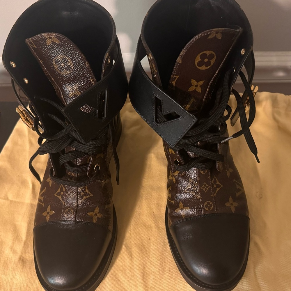Louis Vuitton Wonderland Boots Size 41 - Picture 5 of 9